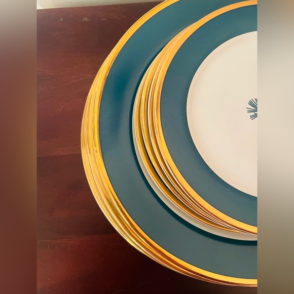 EDDIE BAUER HOME PINE CONE GREEN W/ GOLD TRIM 4 SALAD/DESSERT AND DINNER PLATES - Picture 10 of 11